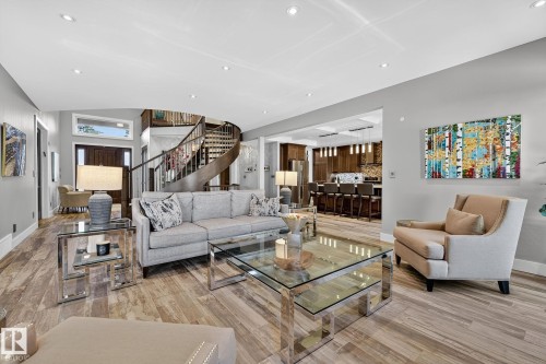 4810 Donsdale Drive, Edmonton, AB - Indoor Photo Showing Living Room