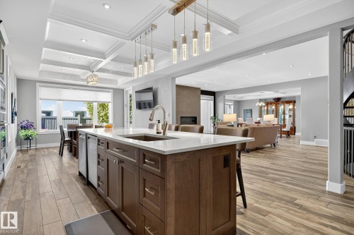 4810 Donsdale Drive, Edmonton, AB - Indoor Photo Showing Kitchen With Upgraded Kitchen