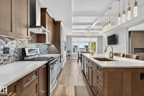 4810 Donsdale Drive, Edmonton, AB - Indoor Photo Showing Kitchen With Upgraded Kitchen
