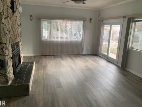 13519 71 Street, Edmonton, AB - Indoor With Fireplace