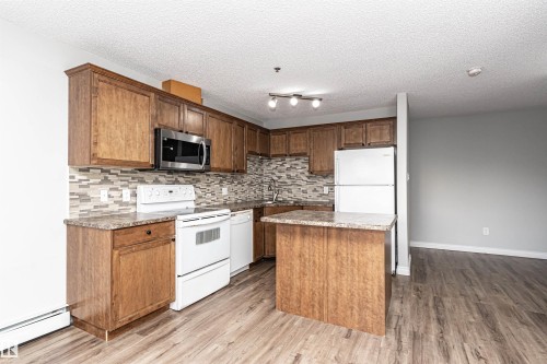 108 2305 35A Avenue, Edmonton, AB - Indoor Photo Showing Kitchen