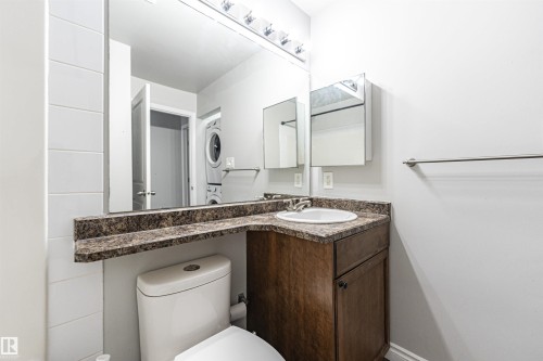 108 2305 35A Avenue, Edmonton, AB - Indoor Photo Showing Bathroom