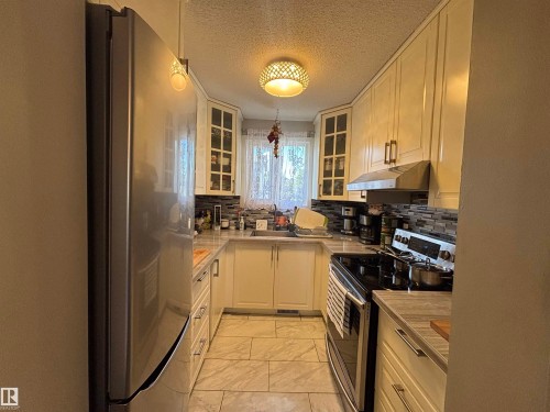 6469 184 Street Nw, Edmonton, AB - Indoor Photo Showing Kitchen