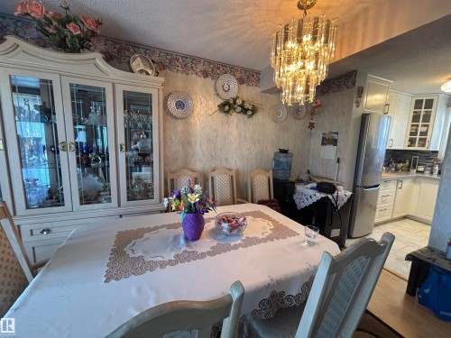 6469 184 Street Nw, Edmonton, AB - Indoor Photo Showing Dining Room