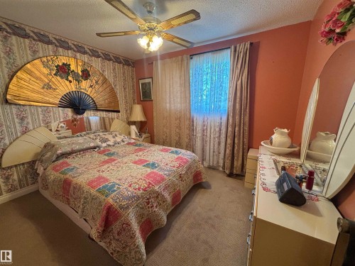 6469 184 Street Nw, Edmonton, AB - Indoor Photo Showing Bedroom
