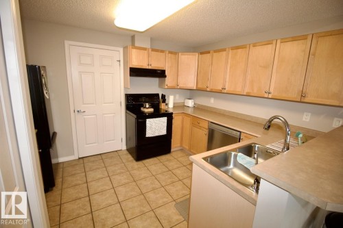 4 1179 Summerside Drive, Edmonton, AB - Indoor Photo Showing Kitchen With Double Sink