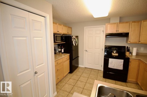 4 1179 Summerside Drive, Edmonton, AB - Indoor Photo Showing Kitchen