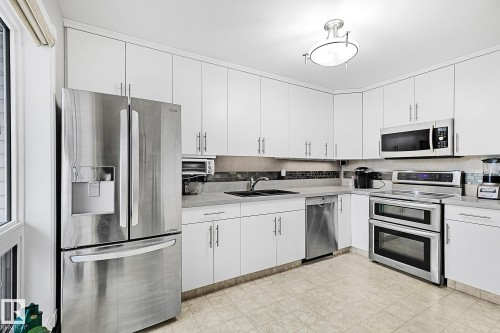 32 9704 165 Street, Edmonton, AB - Indoor Photo Showing Kitchen