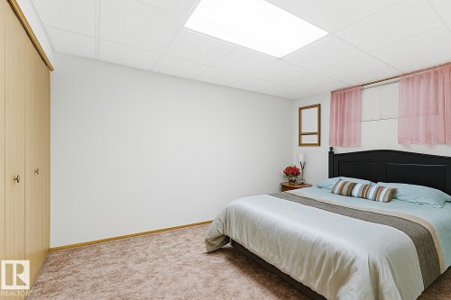 32 9704 165 Street, Edmonton, AB - Indoor Photo Showing Bedroom