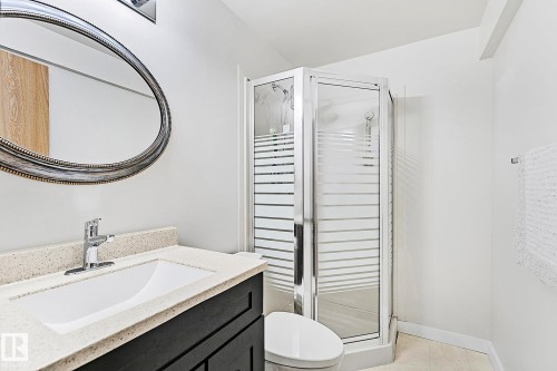 32 9704 165 Street, Edmonton, AB - Indoor Photo Showing Bathroom