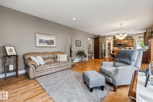 39 Hillside Terrace, Fort Saskatchewan, AB - Indoor Photo Showing Living Room