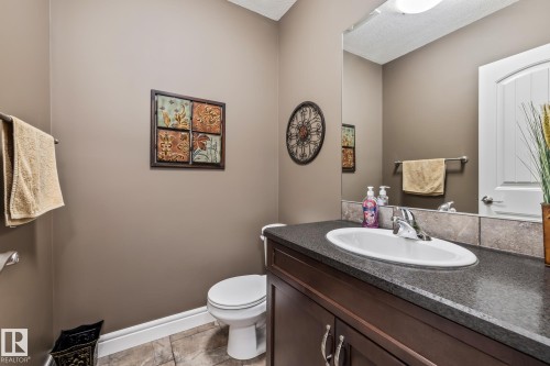39 Hillside Terrace, Fort Saskatchewan, AB - Indoor Photo Showing Bathroom