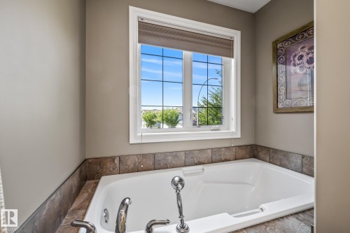 39 Hillside Terrace, Fort Saskatchewan, AB - Indoor Photo Showing Bathroom