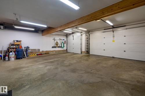 39 Hillside Terrace, Fort Saskatchewan, AB - Indoor Photo Showing Garage