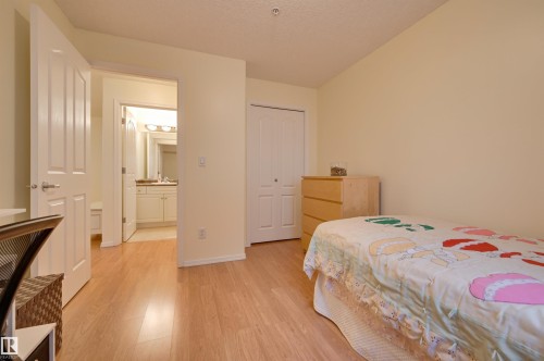336 9008 99 Avenue, Edmonton, AB - Indoor Photo Showing Bedroom