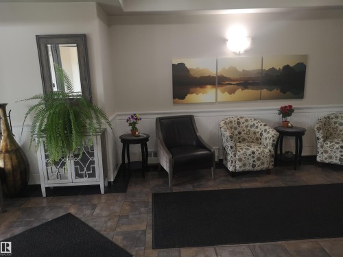 218 8528 82 Avenue Nw, Edmonton, AB - Indoor Photo Showing Other Room