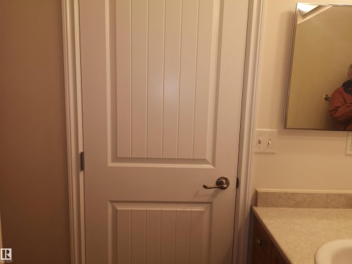 218 8528 82 Avenue Nw, Edmonton, AB - Indoor Photo Showing Bathroom