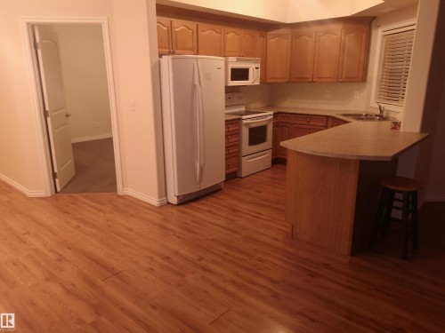 218 8528 82 Avenue Nw, Edmonton, AB - Indoor Photo Showing Kitchen