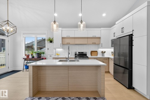 17 Evermore Crescent, St. Albert, AB - Indoor Photo Showing Kitchen