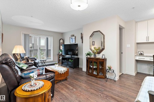 213 5510 Schonsee Drive, Edmonton, AB - Indoor Photo Showing Living Room