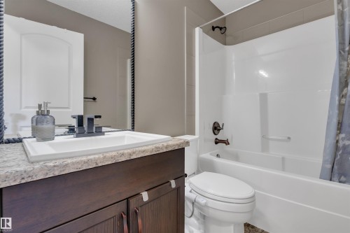 3131 14 Avenue, Edmonton, AB - Indoor Photo Showing Bathroom