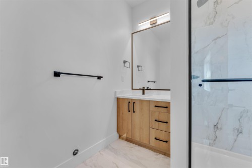 50 Hazelwood Lane, Spruce Grove, AB - Indoor Photo Showing Bathroom