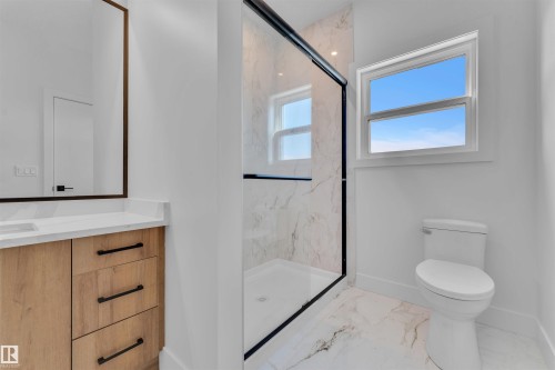 50 Hazelwood Lane, Spruce Grove, AB - Indoor Photo Showing Bathroom