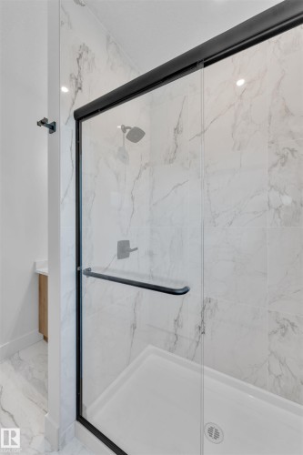 50 Hazelwood Lane, Spruce Grove, AB - Indoor Photo Showing Bathroom