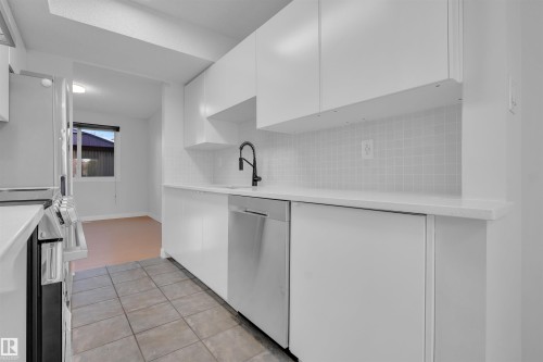 59 3221 119 Street, Edmonton, AB - Indoor Photo Showing Kitchen