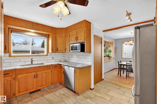 9616 154 Street, Edmonton, AB - Indoor Photo Showing Kitchen