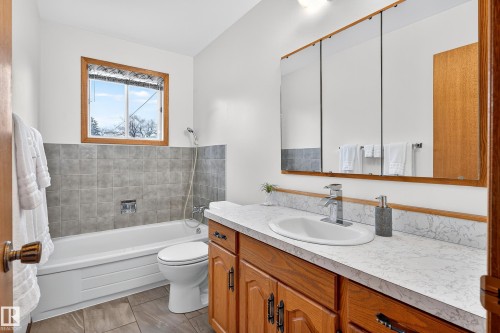 9616 154 Street, Edmonton, AB - Indoor Photo Showing Bathroom