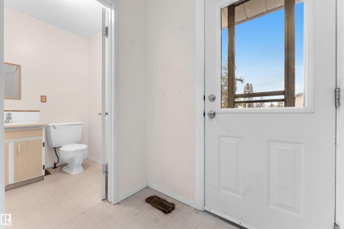 Edmonton, AB - Indoor Photo Showing Bathroom