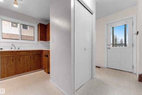 Edmonton, AB - Indoor Photo Showing Other Room