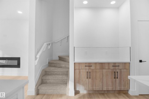 786 Cy Becker Drive, Edmonton, AB - Indoor Photo Showing Other Room