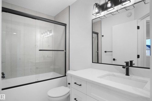 786 Cy Becker Drive, Edmonton, AB - Indoor Photo Showing Bathroom
