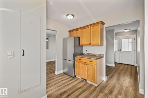 13311 Dovercourt Avenue, Edmonton, AB - Indoor Photo Showing Kitchen