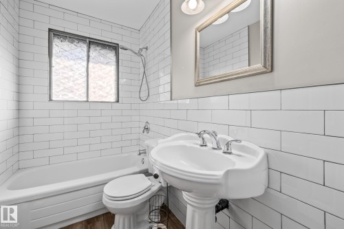 13311 Dovercourt Avenue, Edmonton, AB - Indoor Photo Showing Bathroom