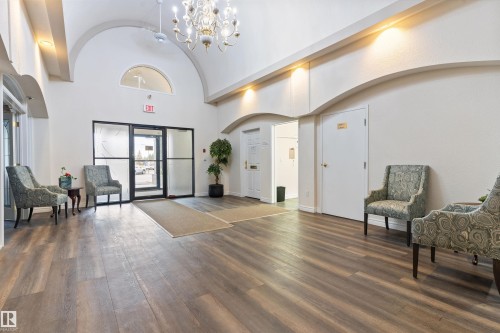 Common area with high vaulted ceiling - 209 10915 21 Avenue, Edmonton, AB 