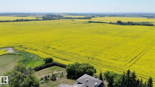 21203 18 Street, Edmonton, AB 