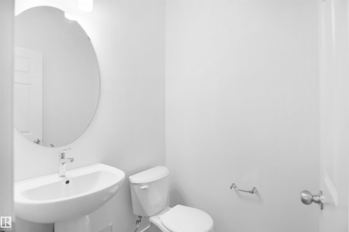 7235 182 Avenue, Edmonton, AB - Indoor Photo Showing Bathroom