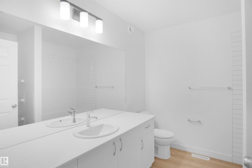 7235 182 Avenue, Edmonton, AB - Indoor Photo Showing Bathroom
