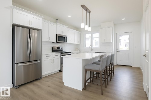 54 Covell Common, Spruce Grove, AB - Indoor Photo Showing Kitchen With Upgraded Kitchen