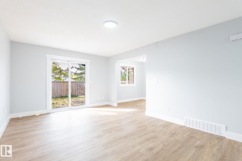 2309 85 Street, Edmonton, AB - Indoor