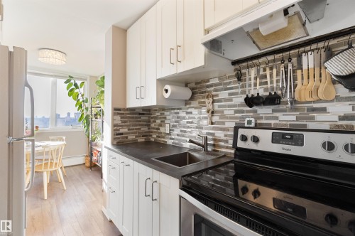 1401 9816 112 Street, Edmonton, AB - Indoor Photo Showing Kitchen With Upgraded Kitchen