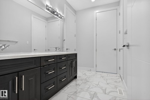 8536 19 Avenue, Edmonton, AB - Indoor