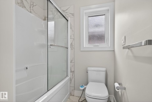 8536 19 Avenue, Edmonton, AB - Indoor Photo Showing Bathroom