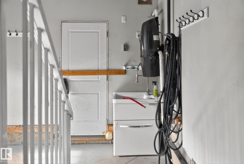 8536 19 Avenue, Edmonton, AB - Indoor