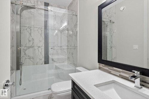 8536 19 Avenue, Edmonton, AB - Indoor Photo Showing Bathroom