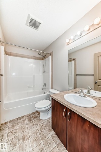 5930 165 Avenue, Edmonton, AB - Indoor Photo Showing Bathroom