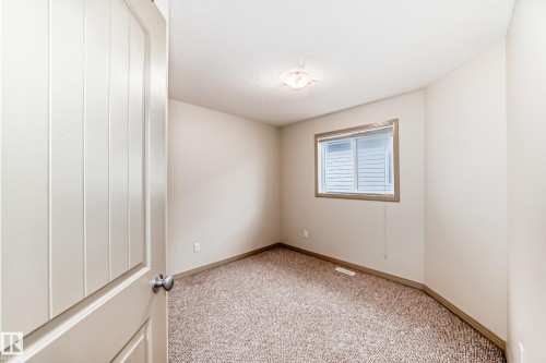 5930 165 Avenue, Edmonton, AB - Indoor Photo Showing Other Room